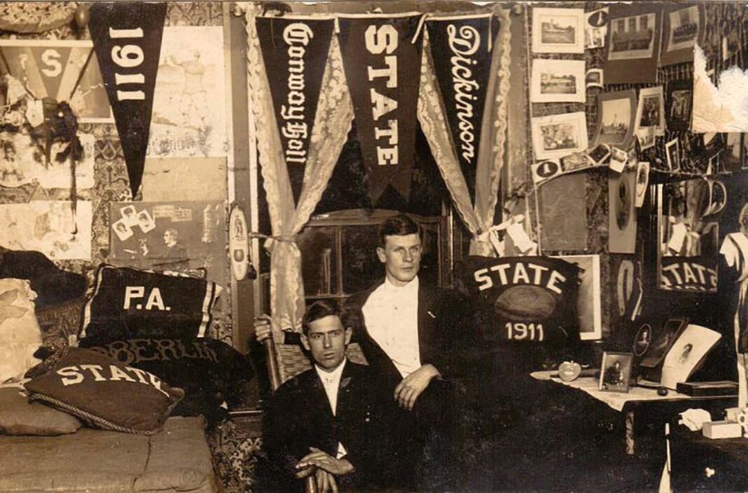 Incredible Old Photos Show How Students Decorated their Dorm Rooms, 1890-1950