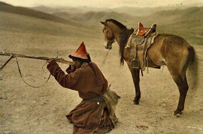 Stunning Color Photos Depict Scenes of Everyday Life in the Stunning Color Photos Depict Scenes of Everyday Life in the Russian Protectorate of Mongolia, 1913