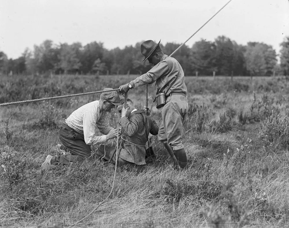 Vintage man lifting kites 