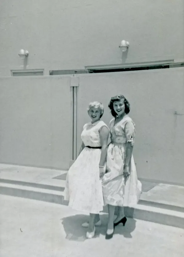 vintage photos teenage girls fashion 1950s