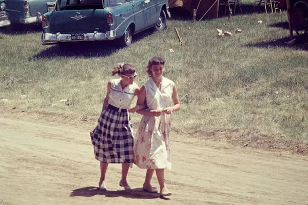 vintage photos teenage girls fashion 1950s