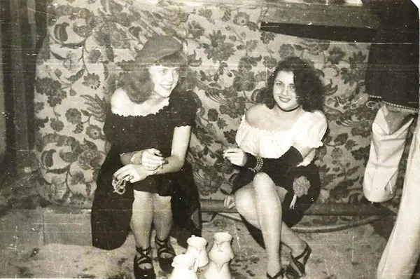 vintage photos teenage girls fashion 1950s