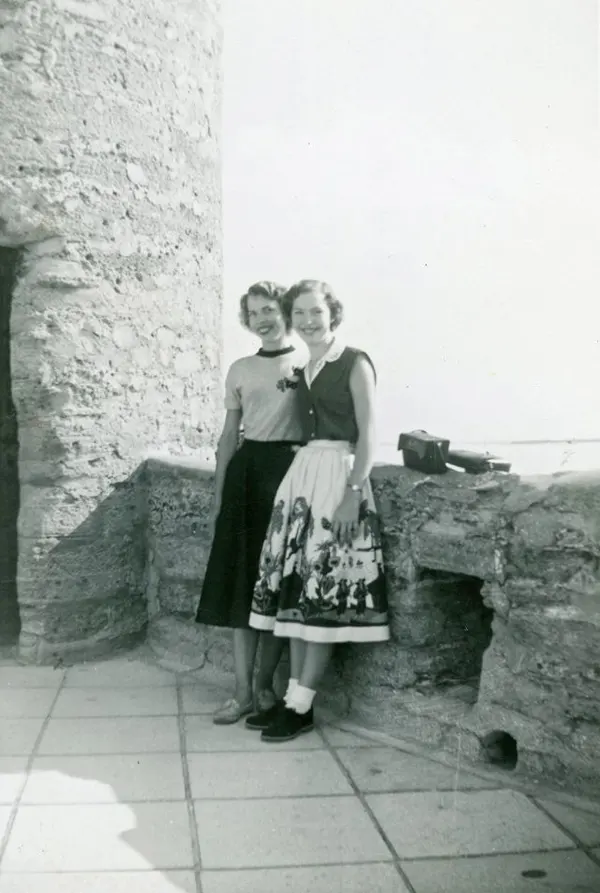 vintage photos teenage girls fashion 1950s