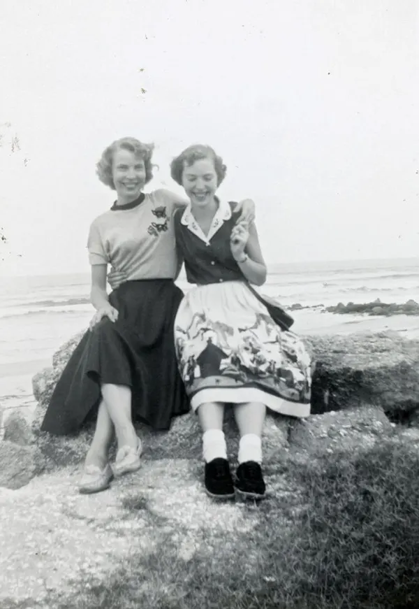 vintage photos teenage girls fashion 1950s