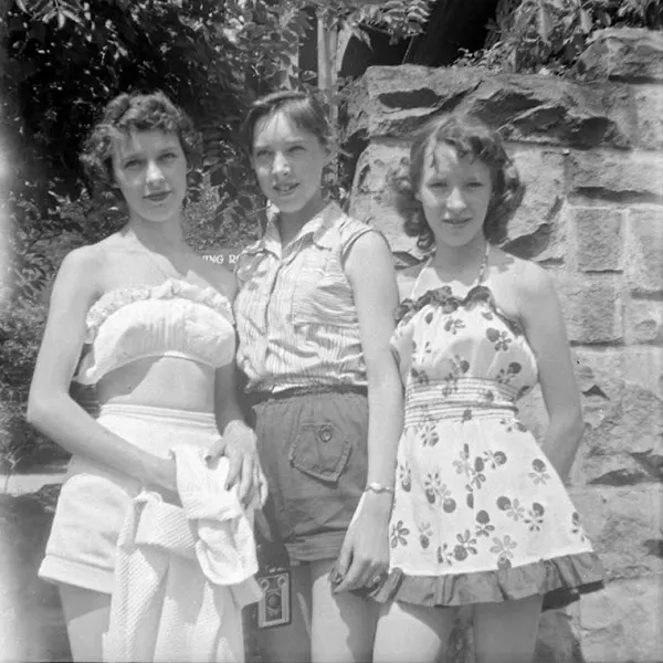 vintage photos teenage girls fashion 1950s
