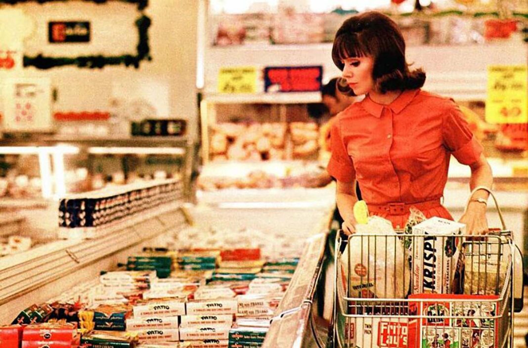 Retail and Shopping: Vintage Photos Show How People Shopped in Retail and Shopping: Vintage Photos Show How People Shopped in the 1960s and 1970s