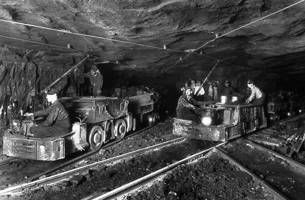 Vintage Photos of Coal Miners and the Brutal Conditions They Faced Underground, 1900s-1940s