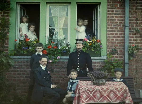 history oldest color photos