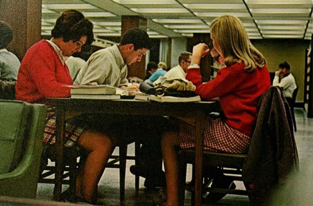 These Old Photos Show What High School Looked Like in the 1970s