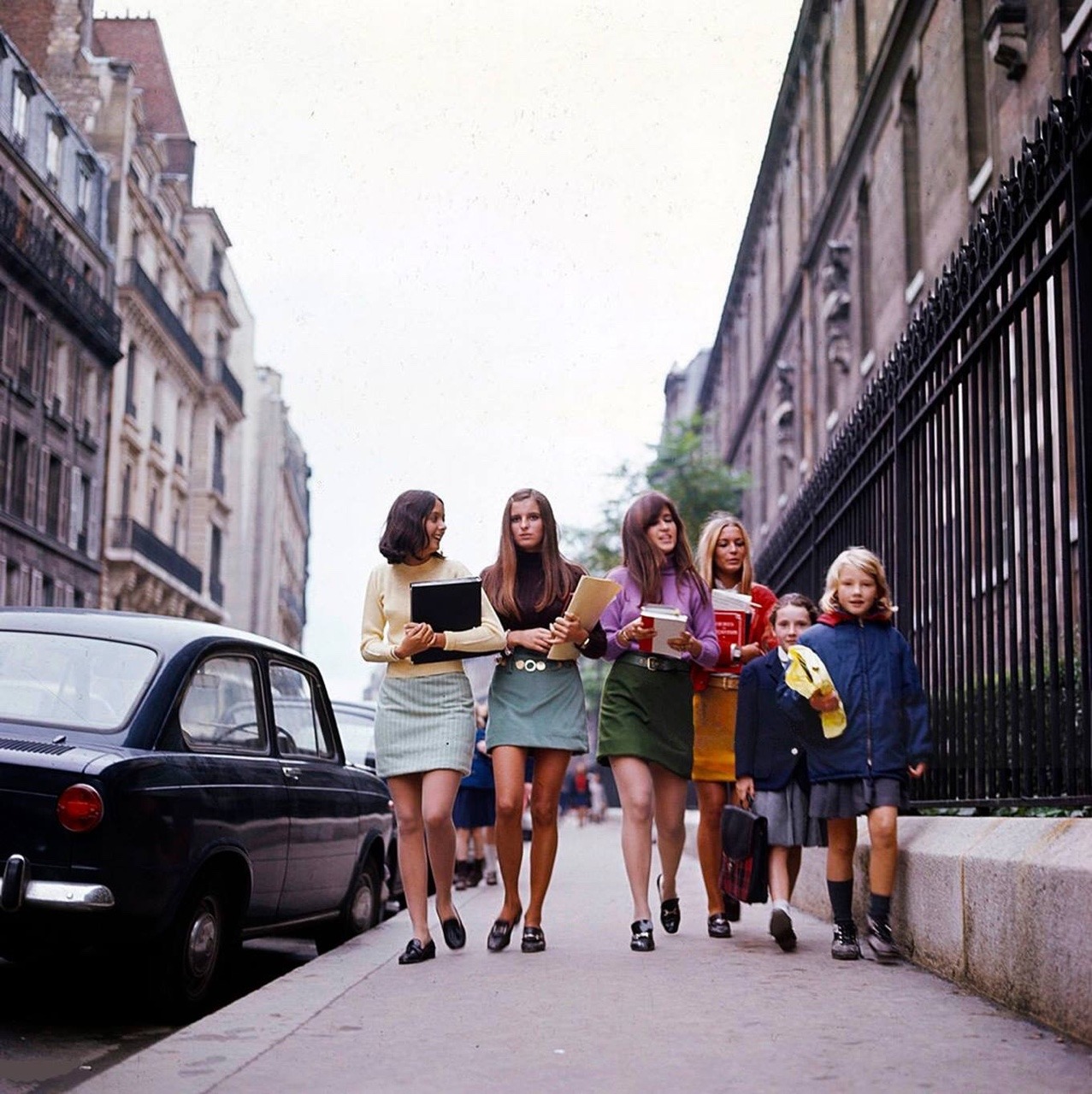 Girls Mini Skirts Old Photos