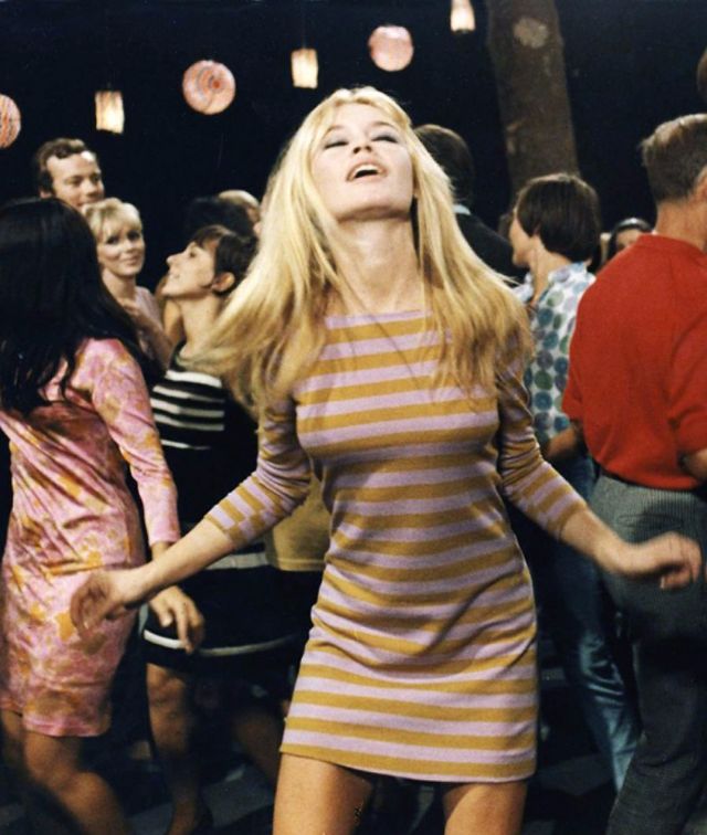 Girls Mini Skirts Old Photos