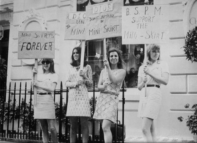Girls Mini Skirts Old Photos