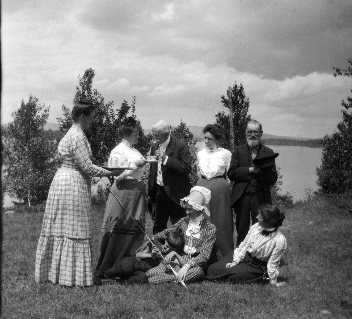Picnic People Old Photos 