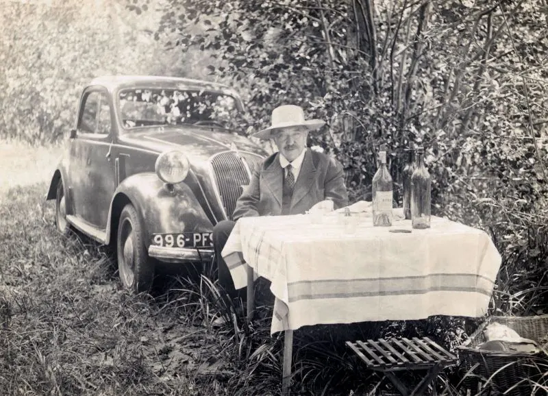 Picnic People Old Photos 