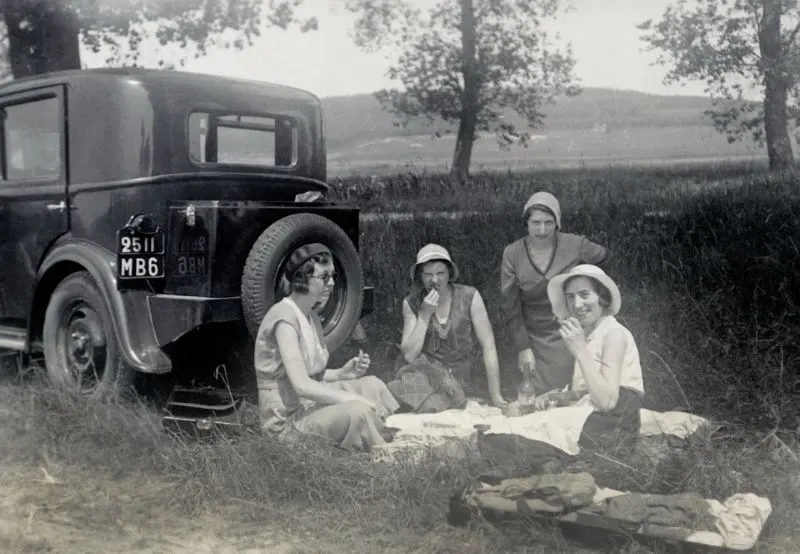 Picnic People Old Photos 
