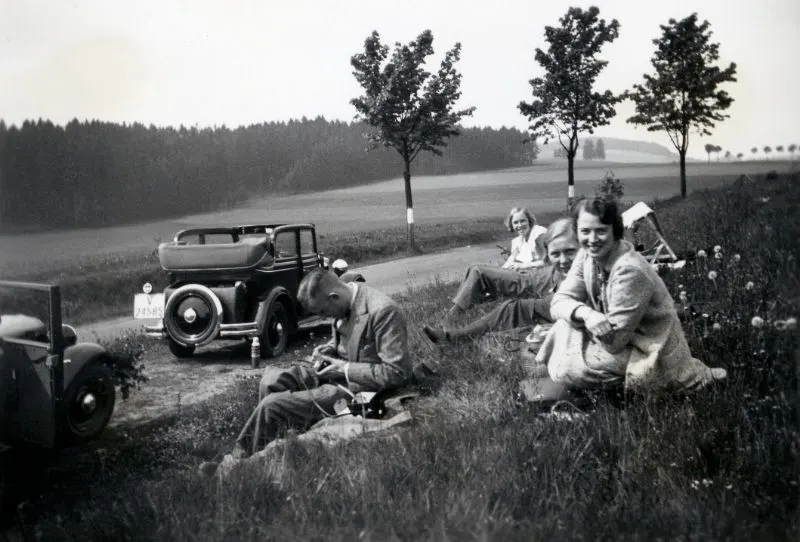 Picnic People Old Photos 