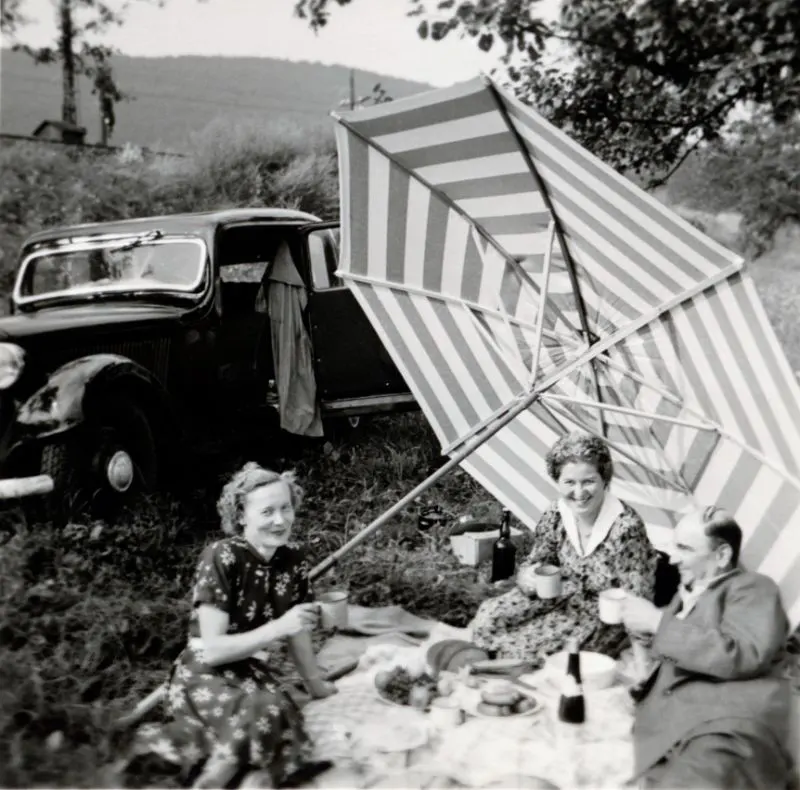 Picnic People Old Photos 
