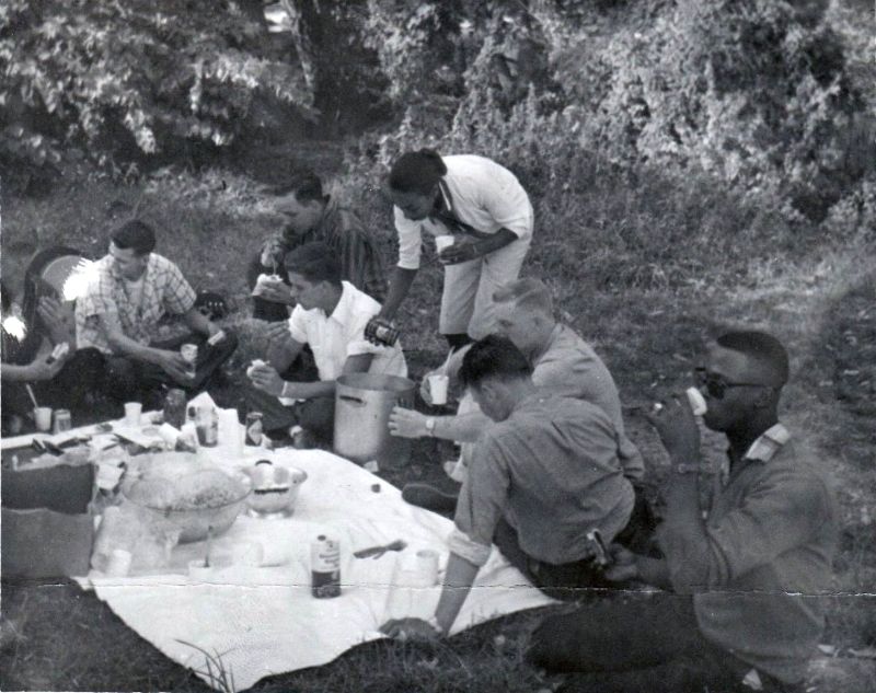 Picnic People Old Photos 
