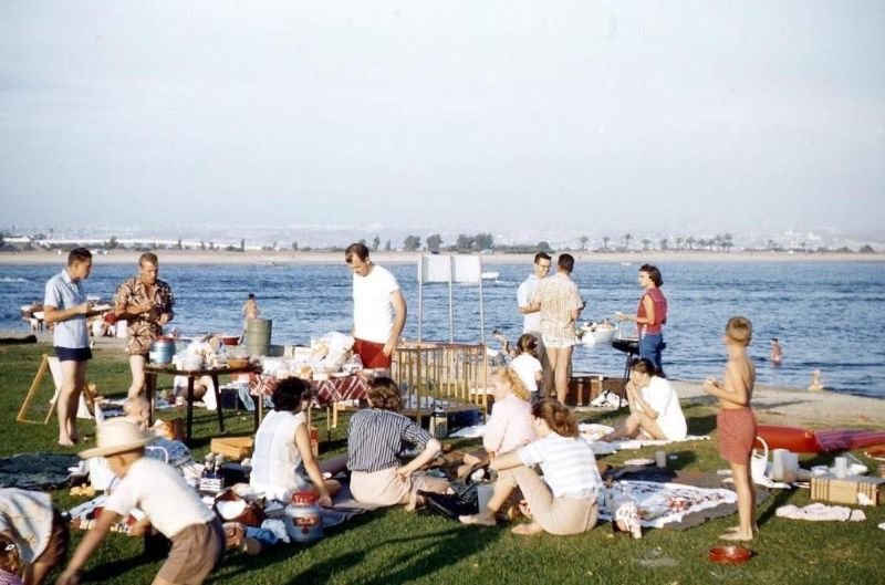 Picnic People Old Photos 