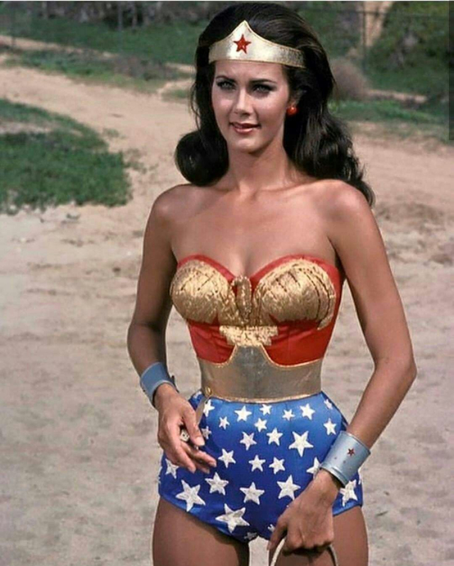Young Lynda Carter Old Photos