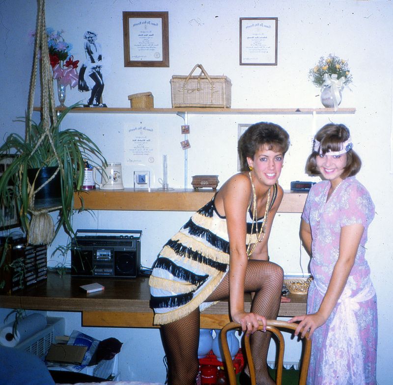 Rah-rah Skirt fashion of 1980s
