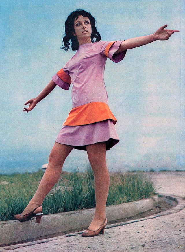 Rah-rah Skirt fashion of 1980s