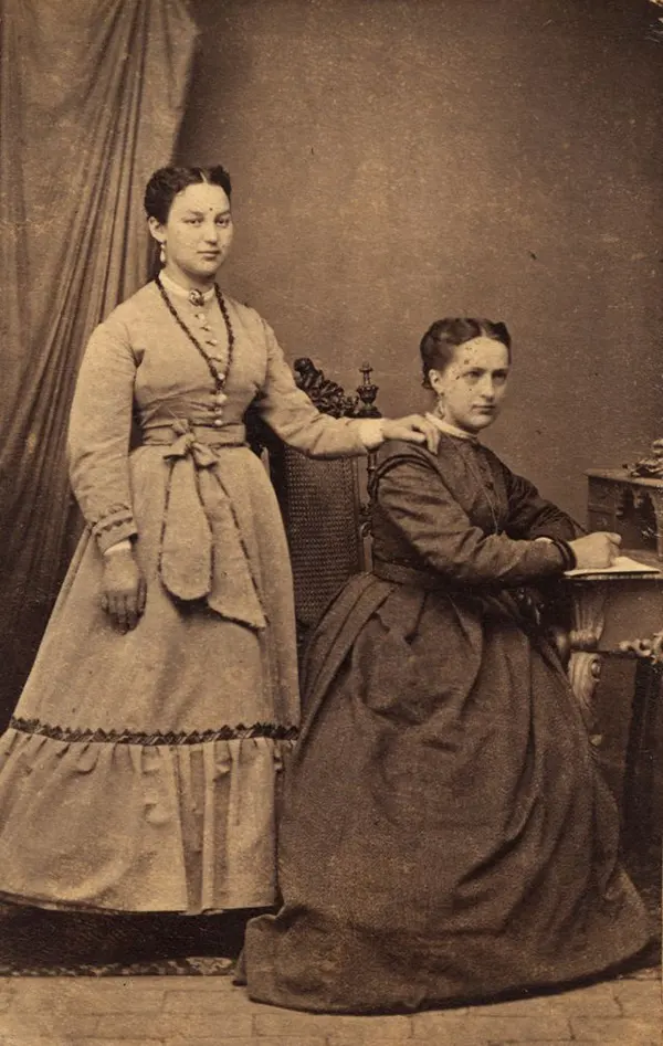 Victorian Girl Fashion 1980s