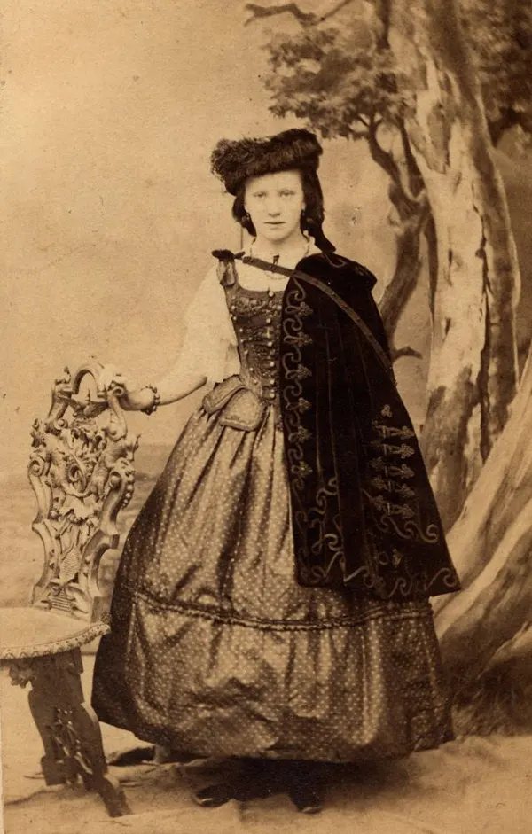 Victorian Girl Fashion 1980s