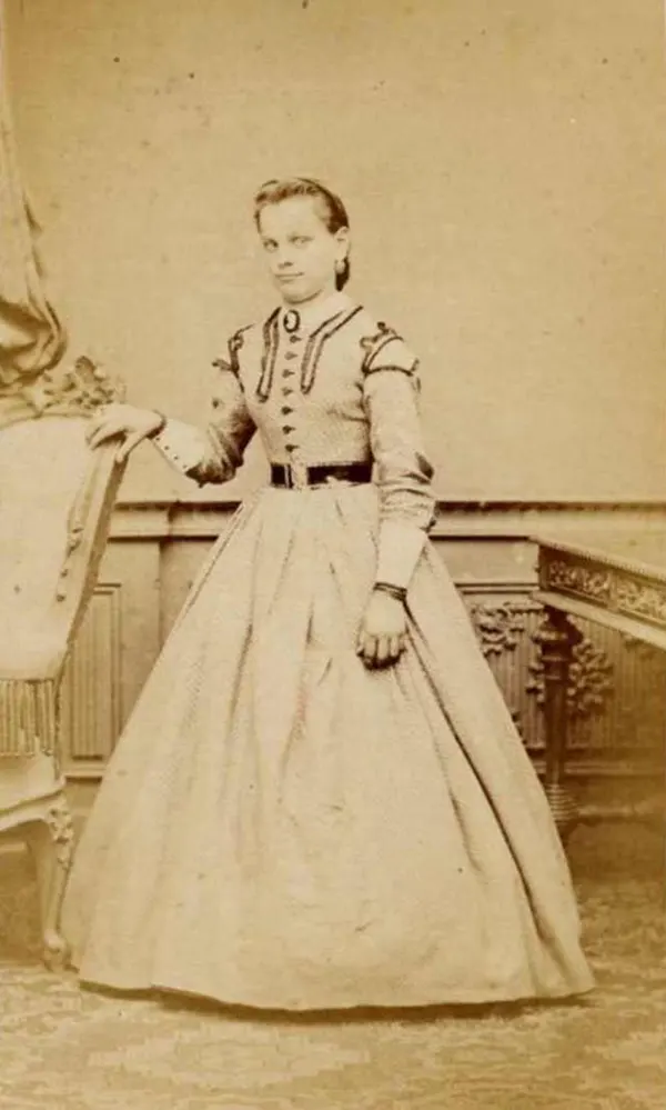 Victorian Girl Fashion 1980s
