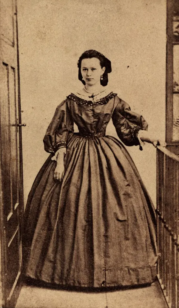 Victorian Girl Fashion 1980s