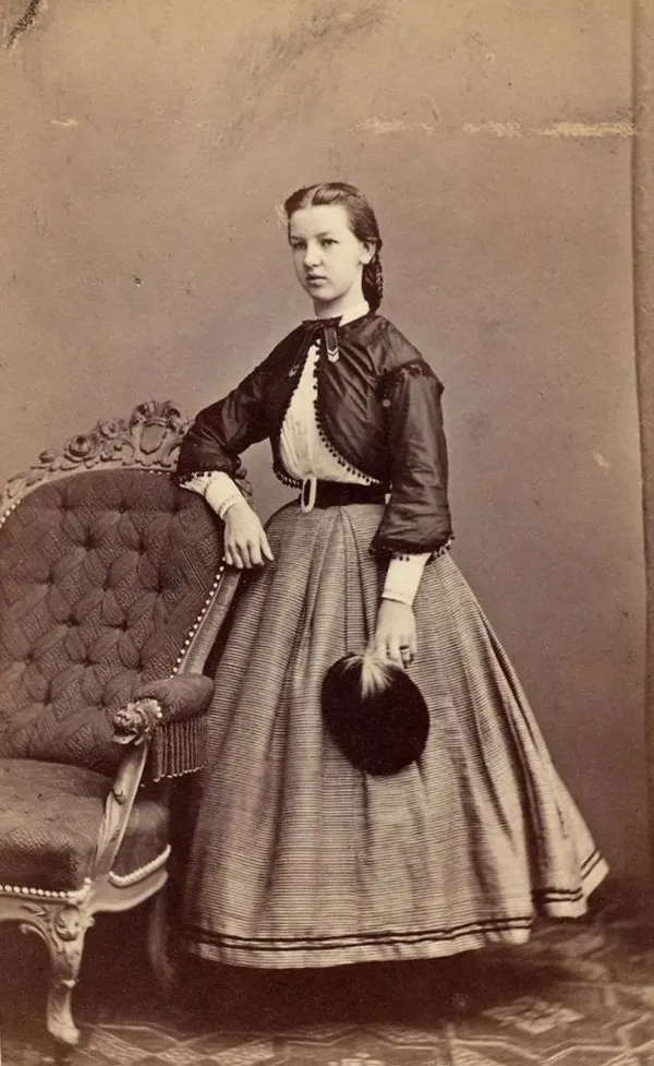 Victorian Girl Fashion 1980s