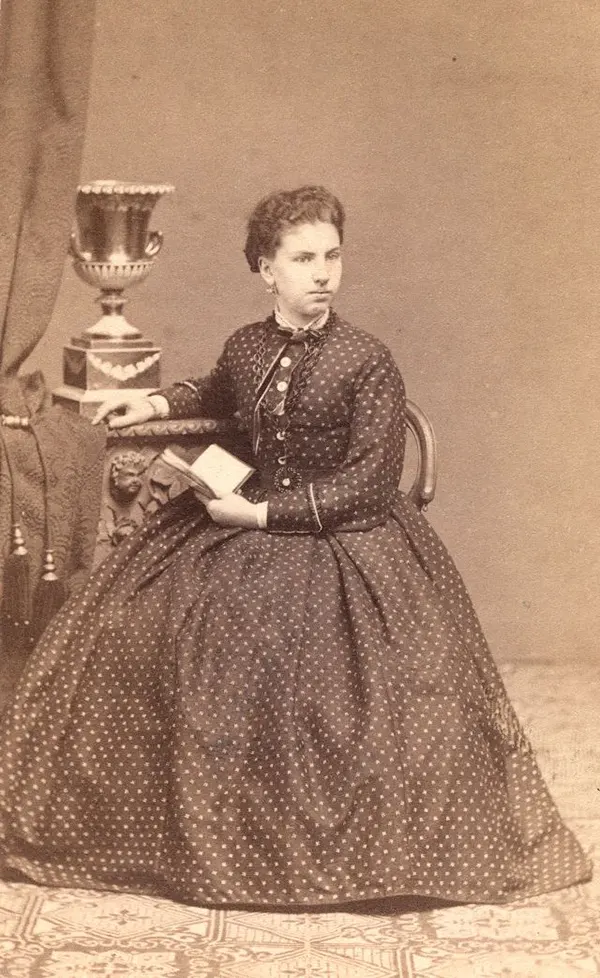 Victorian Girl Fashion 1980s
