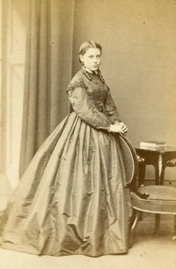 Victorian Girl Fashion 1980s