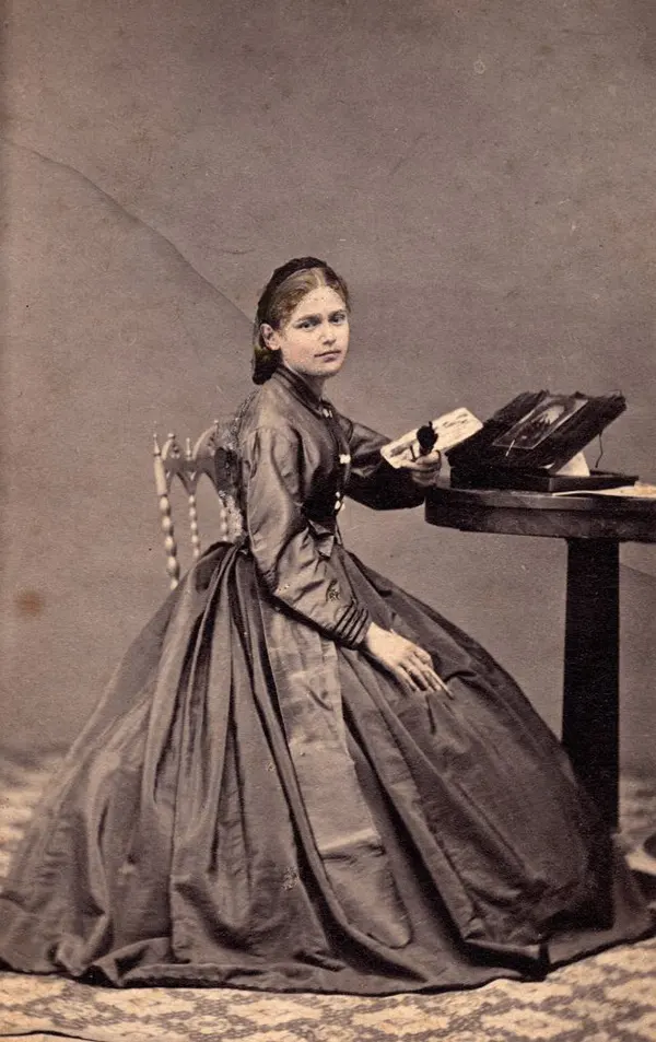 Victorian Girl Fashion 1980s