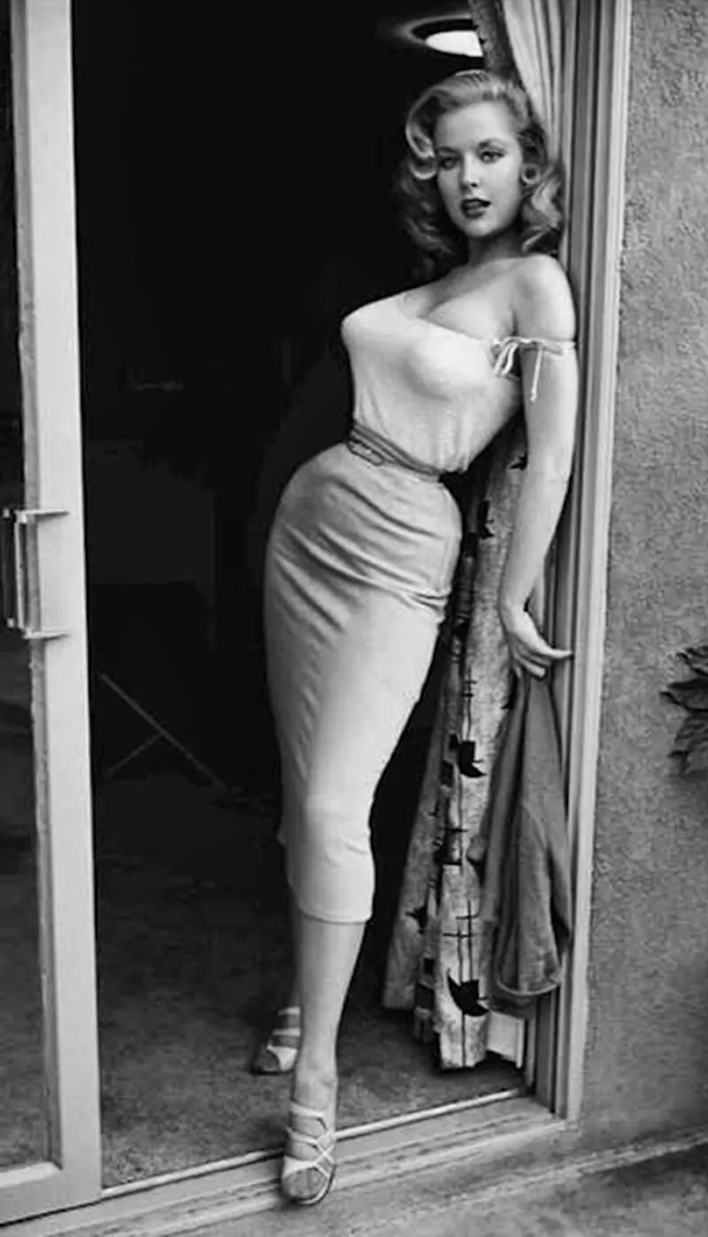Betty Brosmer Vintage Photos
