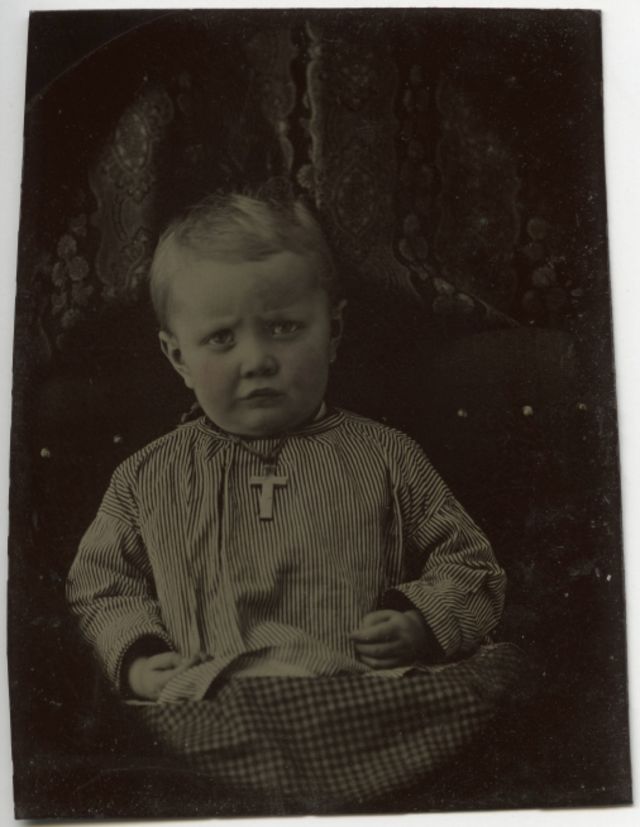 Hidden Mother Photography