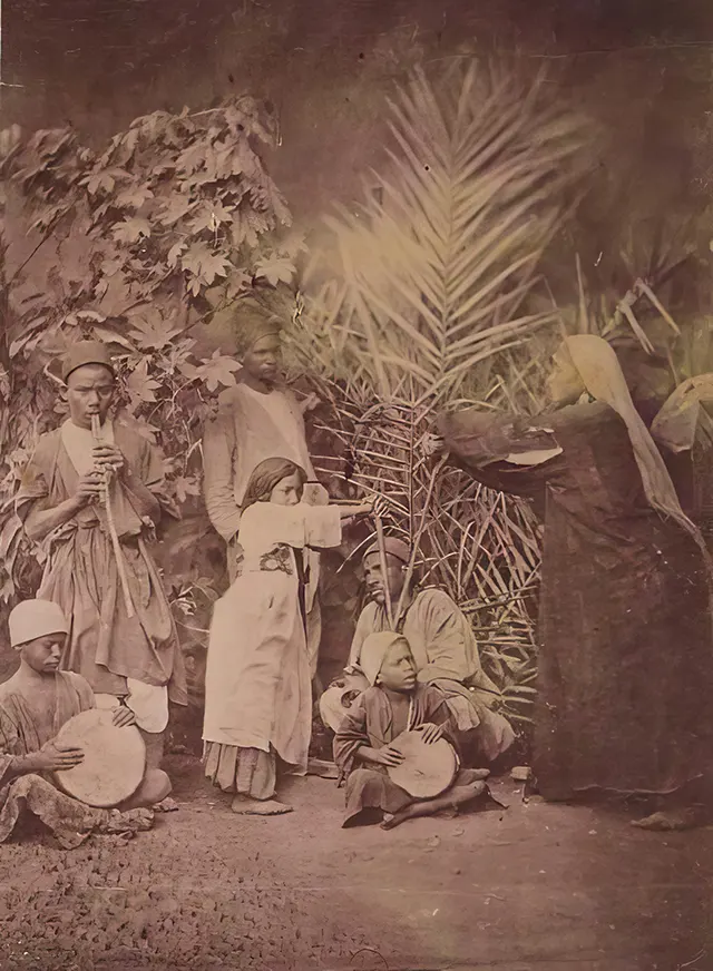 The Faces of 1870s Egypt: Captivating Old Photos by Émile Béchard