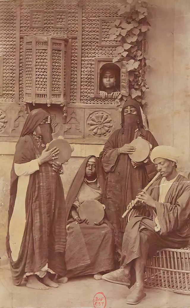 The Faces of 1870s Egypt: Captivating Old Photos by Émile Béchard