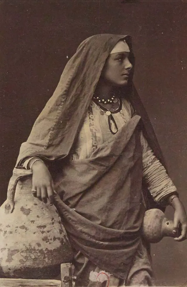 The Faces of 1870s Egypt: Captivating Old Photos by Émile Béchard