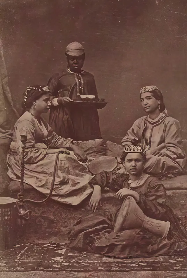 The Faces of 1870s Egypt: Captivating Old Photos by Émile Béchard