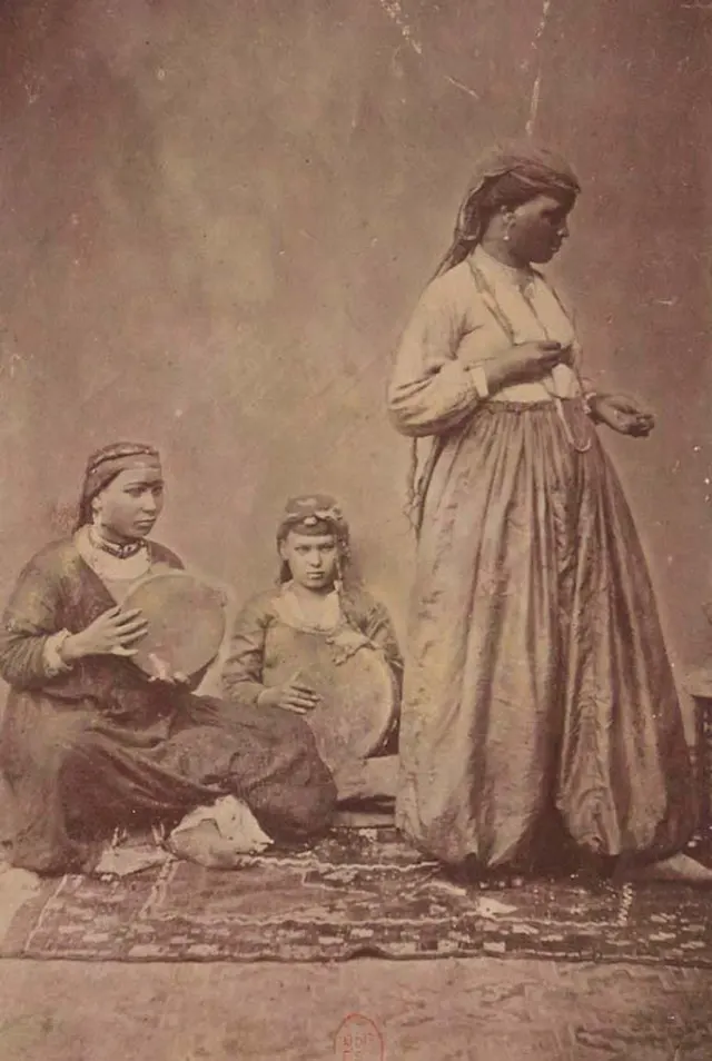 The Faces of 1870s Egypt: Captivating Old Photos by Émile Béchard