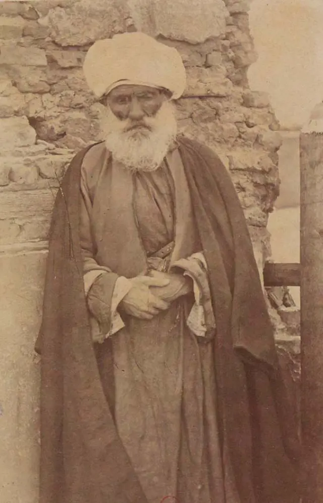 The Faces of 1870s Egypt: Captivating Old Photos by Émile Béchard