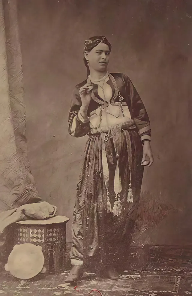 The Faces of 1870s Egypt: Captivating Old Photos by Émile Béchard