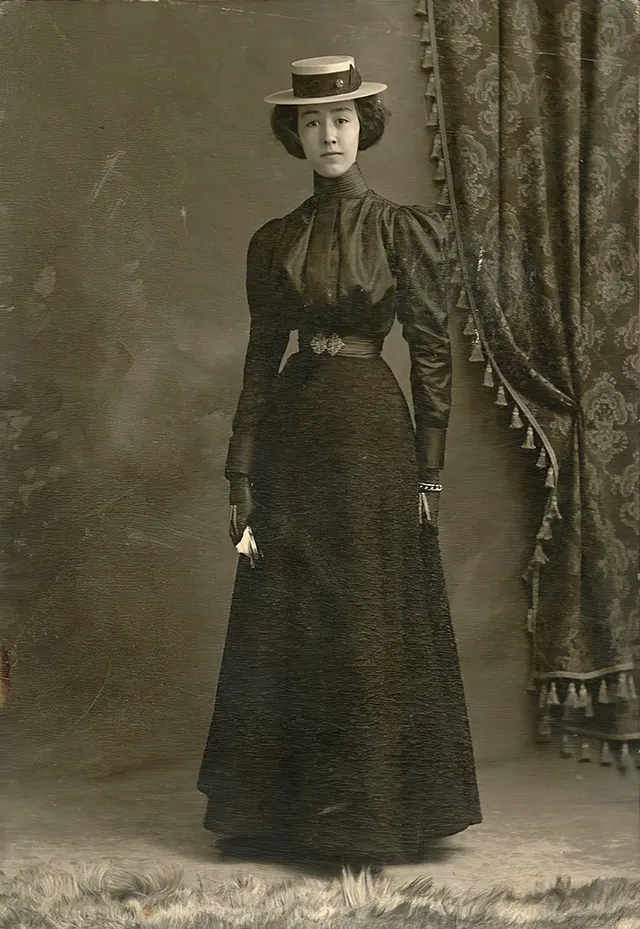 1890s Vintage Glamour of Women's Fashion