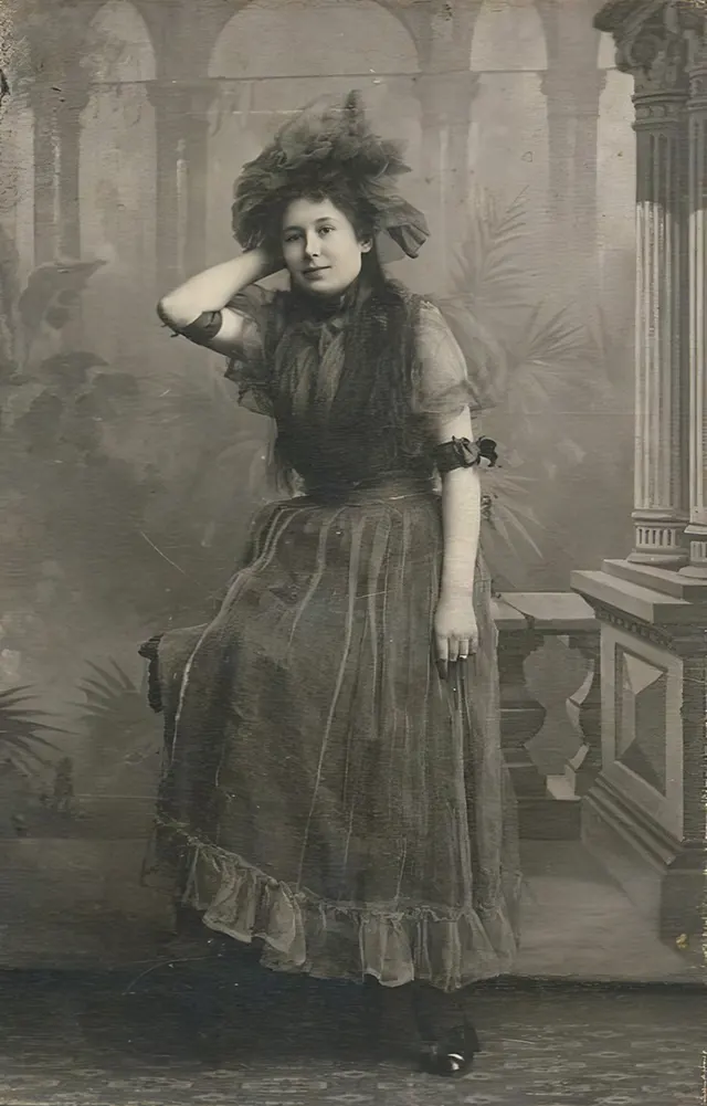 1890s Vintage Glamour of Women's Fashion