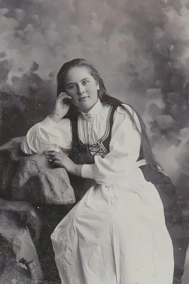 1890s Vintage Glamour of Women's Fashion