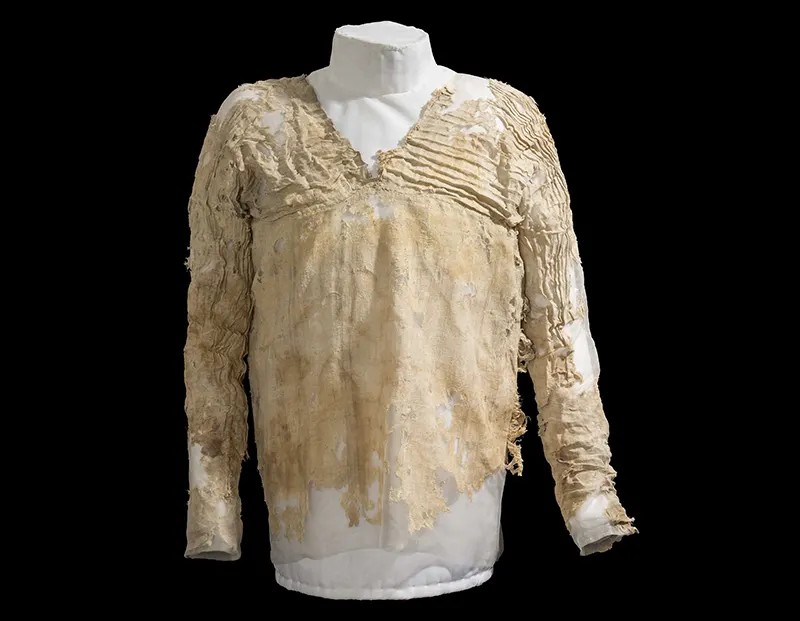 Oldest dress (5,000 years old)