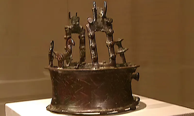 Oldest Crown (6,000 years old)