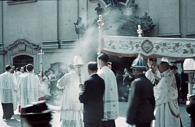 Fascinating Color Photographs Portray Everyday Life in Budapest Between 1939 and 1944