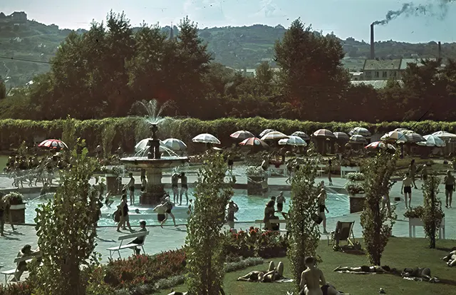 Fascinating Color Photographs Portray Everyday Life in Budapest Between 1939 and 1944